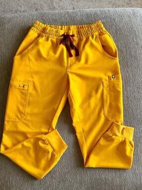 FIGS Technical Collection Yellow Unman Jogger Scrub Pants, sz small petite